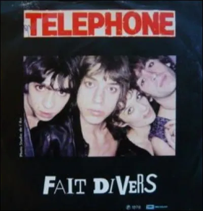 Elle s'appelait fait divers 
Une fleur fanée en plein hiver...