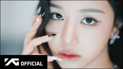 Pharita est-elle une des 3 seules Thaïlandaises de son agence ?