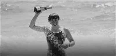 Combien de fois la Britannique Alison Streeter a-t-elle traversé la Manche à la nage ?