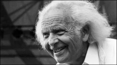 Qui est ce poète, auteur du poème ''Aux prunes '' ?