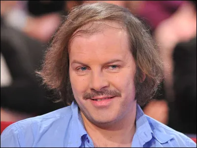 Quelle est la bonne orthographe du nom de ce chanteur/acteur qui a grandi en Vendée ?