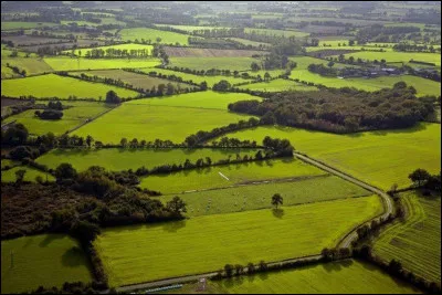 Quelle est la nom de cette région naturelle située dans le département de la Vendée et la région Pays de la Loire ?