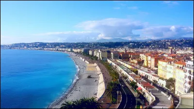 Que veut dire "I'm eating" en français ?