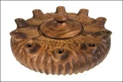 La photo ci-dessus est un récipient bien connu des Savoyards, que boit-on dedans ?