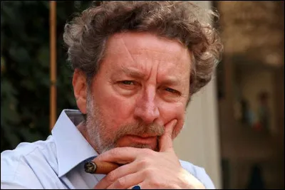 Qui est ce cinéaste avec lequel ''Ariane Ascaride'' a tourné dix-huit films ?