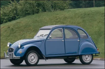 Km 24,7 : Col de Braus. C'est une s&eacute;rie de lacets qui vous m&egrave;ne tout en haut o&ugrave; un petit mur de pierre vous accueille le temps d'une photo avant de descendre de l'autre c&ocirc;t&eacute; par une autre s&eacute;rie de lacets. &Agrave; quelle altitude &eacute;tiez-vous pour glaner vos souvenirs ?