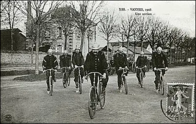 Ce n'est pas une vanne mais quel corps de métier est représenté sur cette photo de 1905 ?