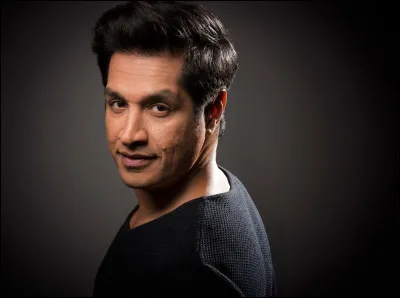 Quelle est la nationalité de Sugar Sammy ? (humoriste)