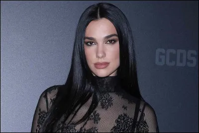 Quelle est la nationalité de Dua Lipa ? (chanteuse)