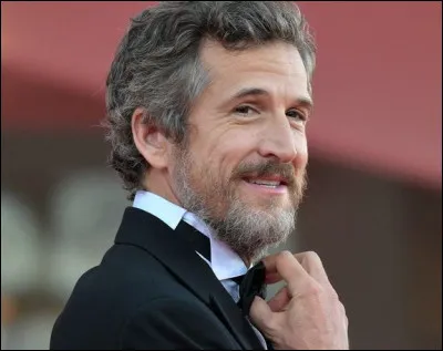 Qui est ce cinéaste, réalisateur du film ''Ne le dis à personne'', adaptation du roman homonyme sus-nommé ?