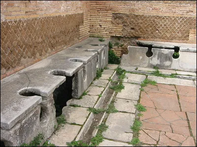 Le culte d'adoration qui n'est dû qu'à Dieu seul a pour nom...