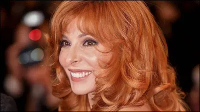 Quel est le titre de cette chanson de Mylène Farmer : "Prince noir / Délivre-moi de mon sang / D'un espoir / Car en moi guette un silence / Sans fard / Un nulle part" ?