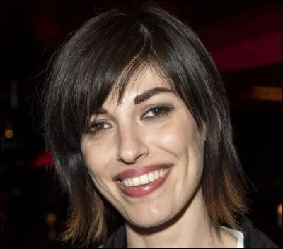 Qui est cette chanteuse dont l'un des titres est ''Acide'' ?