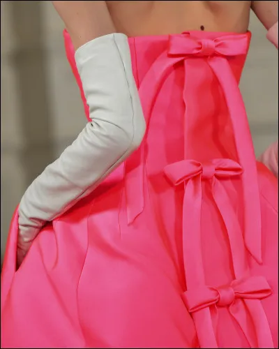 Le prix le plus haut d'une paire de chaussures Valentino oscille de ... à. ... ?