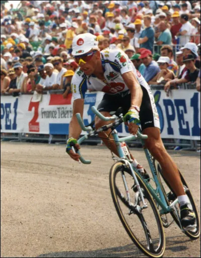 Quelle est la nationalité de Zenon Jaskuła, premier cycliste de son pays à remporter une étape, en 1993 ?