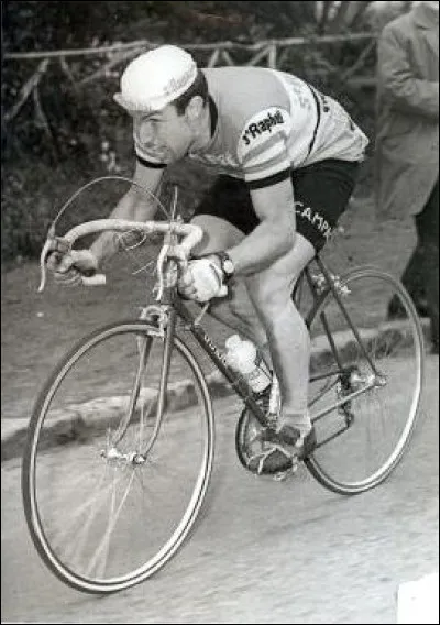 Il a été, en 1963, le premier Irlandais à remporter une étape sur un grand tour et à porter le maillot de leader :