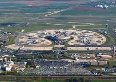 En quelle année a ouvert l'aéroport Charles de Gaulle ?