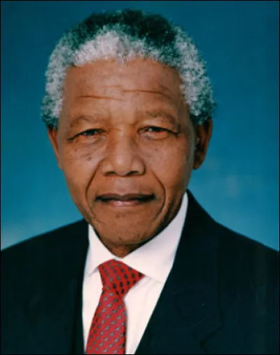 Quel film biographique de 2013 retrace la vie de Nelson Mandela depuis son enfance jusqu'à son élection présidentielle, avec Idris Elba dans le rôle principal ?