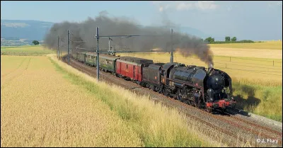 Km 13,4 : Èze. L'oppidum du Castellar occupe le sommet du Mont Bastide. À combien culmine-t-il ?