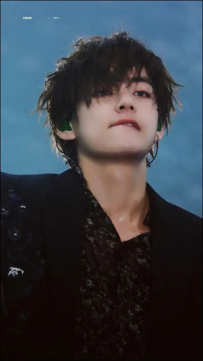 En 2020, Kim Taehyung est classé en première position des « 10 plus beaux hommes en 2020.