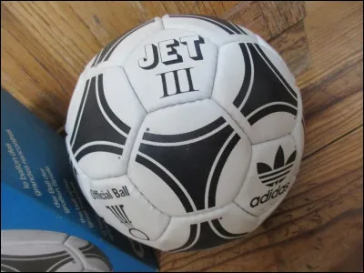 Combien de pas un joueur de handball peut-il faire sans dribbler ?