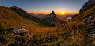 On doit la chanson "Viens sur la montagne" à Marie Laforêt.