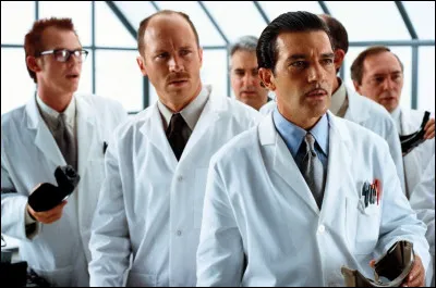 Parmi ces professionnels de santé, lequel vous prescrira un (ECBU) ?