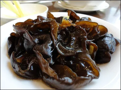 Quel est le nom donné aux champignons noirs chinois ?