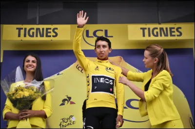 En 2019, il est le premier coureur colombien et latino-américain à remporter le Tour :