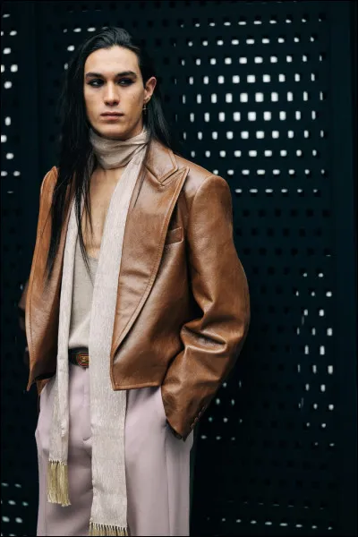 Dans quel groupe de musique joue-t-il ?