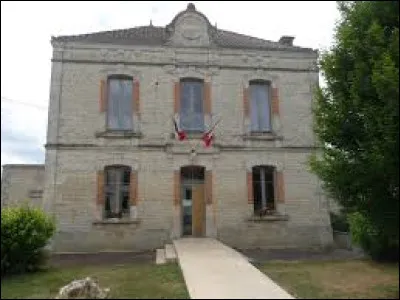 Ancienne commune néo-aquitaine, dans l'arrondissement de Confolens, Tuzie se situe dans le département ...