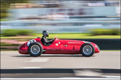 Le premier Grand Prix de Formule 1 se déroule sur le circuit britannique de Silverstone. En quelle année ?