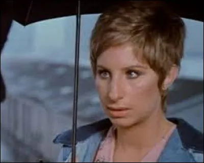 Quelle célèbre chanteuse joue dans le film "Ma femme est dingue" ?