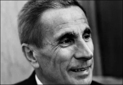 Qui est cet écrivain italien, auteur du recueil de nouvelles ''Le K'' ?