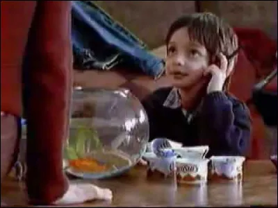 Chanteur, acteur, écrivain, parolier, danseur, imitateur, comique et brièvement chroniqueur et homme d'affaires français, c'est à un vrai Parisien que vous avez à faire. Né à Paris en 1888, il y décède en 1972. Qui est ce chanteur qui passait volontiers de Ménilmontant à Pigalle ?