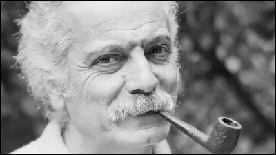 Né le 16 février 1919 à Copenhague (Danemark), il s'installe avec sa mère en Espagne à la mort de son père, plus tard, il fuit le franquiste et entre en France. Il coécrit en 1944 les paroles avec Géo Koger et compose la musique avec Guy Luypaerts de "Pigalle". Qui est ce chanteur qui a conservé sa nationalité ?