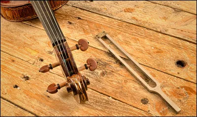 Né en 88 à Puteaux (enfin en 1888), c'est un acteur et un chanteur "C'est papa, c'est parisien". Qui s'appelait Georges Désiré Michaud à sa naissance ?