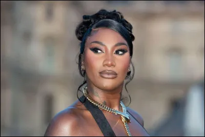 Complétez les paroles de cette chanson de Aya Nakamura intitulée "Jolie nana" : "Mais qui va se négliger ? Eh, eh / J'vais pas me négliger / Si c'est ..., c'est la vie, c'est la vie, vie, vie / Et bientôt, j'aurai tout zappé / Chéri oui, oui, oui".