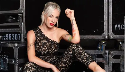 Complétez les paroles de cette chanson de Marie-Mai nommée "C.O.B.R.A." : "Quand les autres sommeillent / Les gens comme nous se réveillent / Reflet d'un feu ardent / Dans nos yeux de ...".