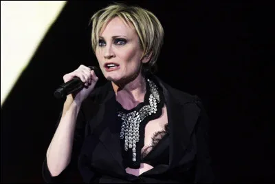 Complétez les paroles de cette chanson de Patricia Kaas appelée "Quand Jimmy dit" : "Quand Jimmy dit What I say / I love you baby / C'est comme qui dirait / Toute ... qui chante en anglais".
