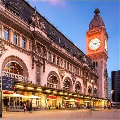 Dans laquelle de ces gares pouvons-nous prendre l'Eurostar ?