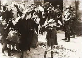 Quel &eacute;tait le seul transport en commun qui traversait le ghetto de Varsovie ?