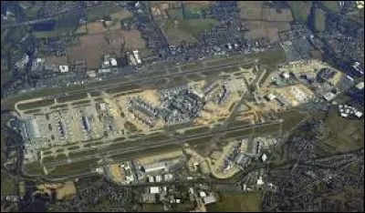 L'agglomération de Londres est desservie par plusieurs aéroports, combien ?