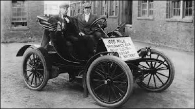 A comme automobile, en quelle année la 1re voiture électrique a-t-elle été présentée au public ?