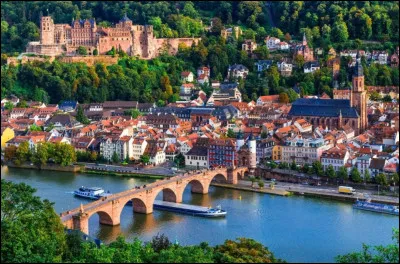 Laquelle de ces villes ne se situe pas en Autriche ?