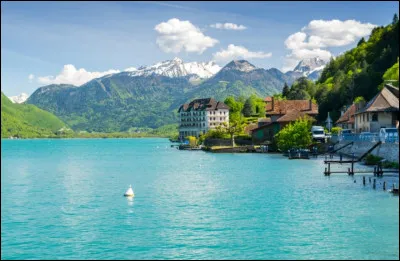 Dans quel département français se situe le lac d'Annecy ?