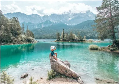 Le lac Eibsee est un lac de montagne aux eaux turquoises. Dans quel pays se situe-t-il ?