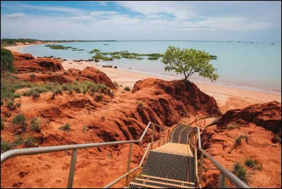 Cette baie aux plages rouges uniques se situe en Australie, mais quel est son nom ?