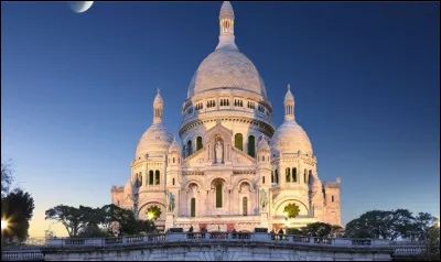 Dans quelle ville se trouve la basilique du Sacré-Cur ?