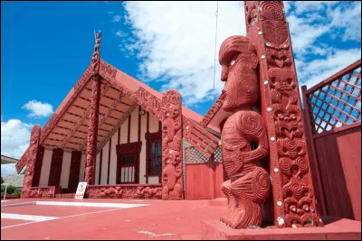 Ici à Rotorua, une maison maori. De quel pays sont-elles typiques ?